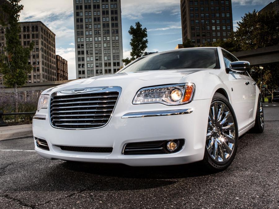  Chrysler 300C Motown 2013 года  (фото 5 из 15)